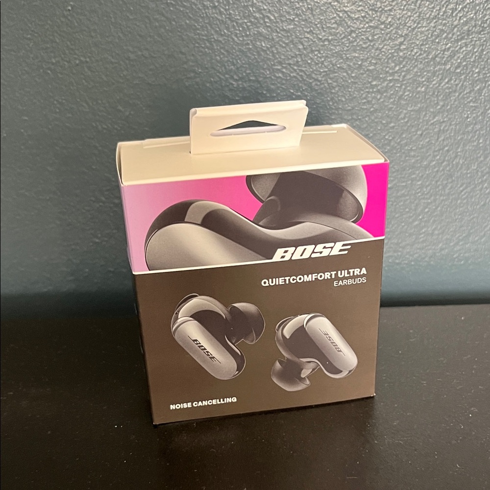 Bose QuietComfort Ultra Earbuds in Black and Gray